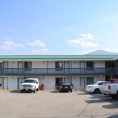 Granby River Inn & Suites Grand Forks Dış mekan fotoğraf