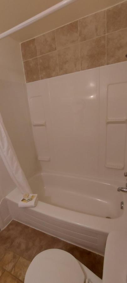 Granby River Inn & Suites Grand Forks Dış mekan fotoğraf