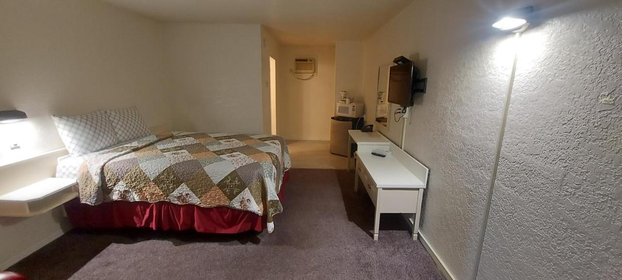 Granby River Inn & Suites Grand Forks Dış mekan fotoğraf